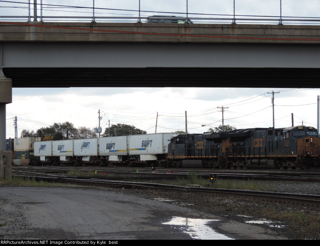 CSX 3324 on I009